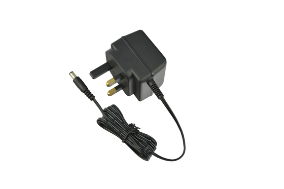 空気ポンプに使用する3PINイギリスのプラグが付いている4.5V AC電源のアダプター